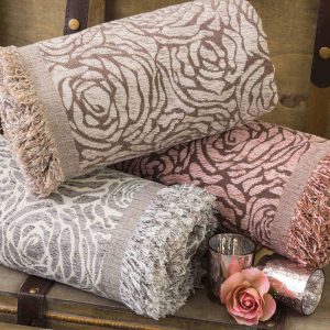Four Seated Chenille Throw Roses