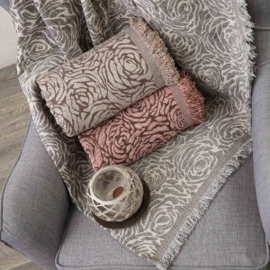 Four Seated Chenille Throw Roses